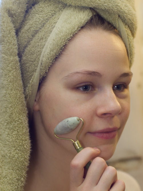using a jade face roller